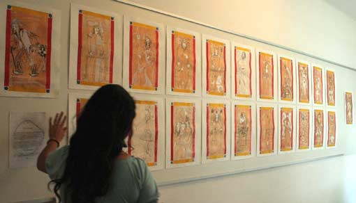 Carola Trimano e sua primeira galeria de arcanos maiores do Tarô, em fevereiro de 2008.