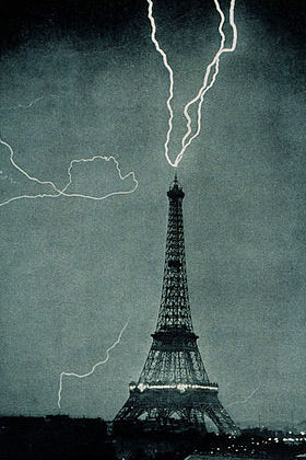 Raio na Torre Eiffel