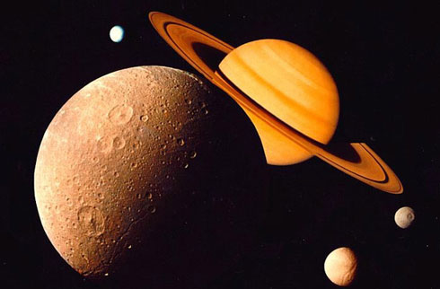 Montagem de fotos dos planetas Marte e Saturno