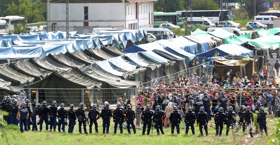 Campo de refugiados na Hungria