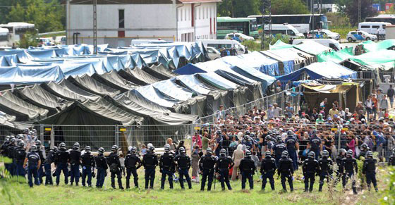 Campo de refugiados na Hungria