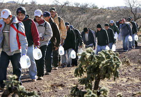 Mexicanos entram ilegalmente nos EUA