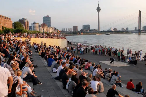 Torre de Babel - abr.2019: Astro sem atmosfera. Dusseldorf