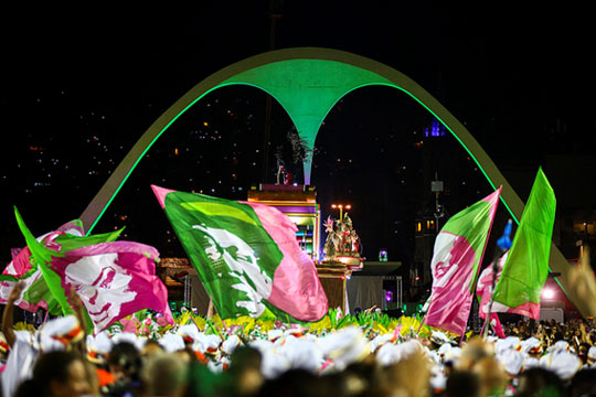 Torre de Babel - abr.2019: Astro sem atmosfera. Desfile da Mangueira