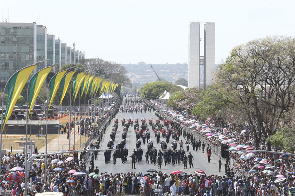 Desfile militar na Esplanda dos Ministérios - 2019