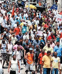 Passeata de Vigilantes em greve na Bahia, foto de Paulo M. Azevedo