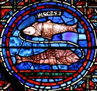 O signo de Peixes num dos vitrais da Catedral de Chartres, França.