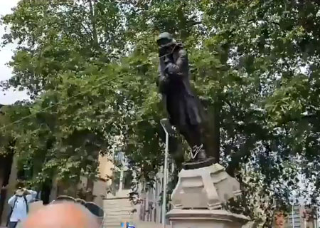 Marte na lunação geminiana - Estátua arrancada