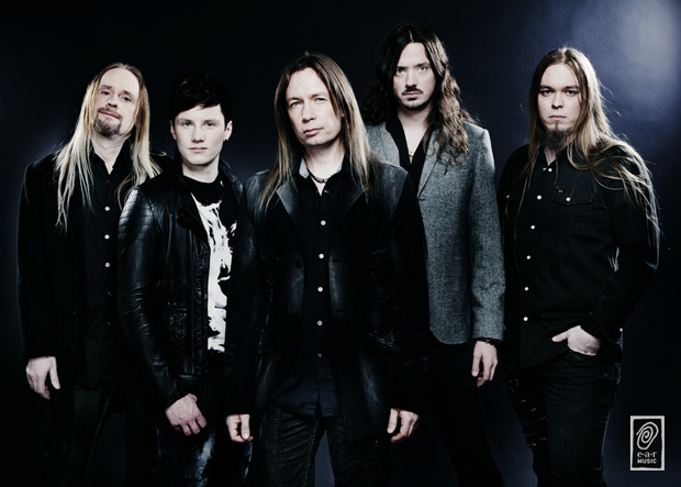 Os membros da banda Stratovarius