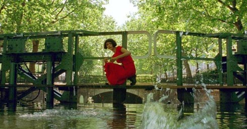 Amélie brinca no canal
